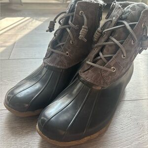 Sperry - Size 9 Gray Leopard Duck Boots